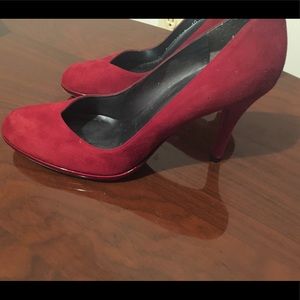 Stuart Weitzman Suede Pumps S10M